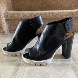 Black genuine leather peep toed sling back sandals / heels made in Italy